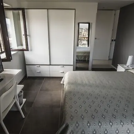 ベッド・アンド・ブレックファスト ロカンダ メディテラニア ナポリ